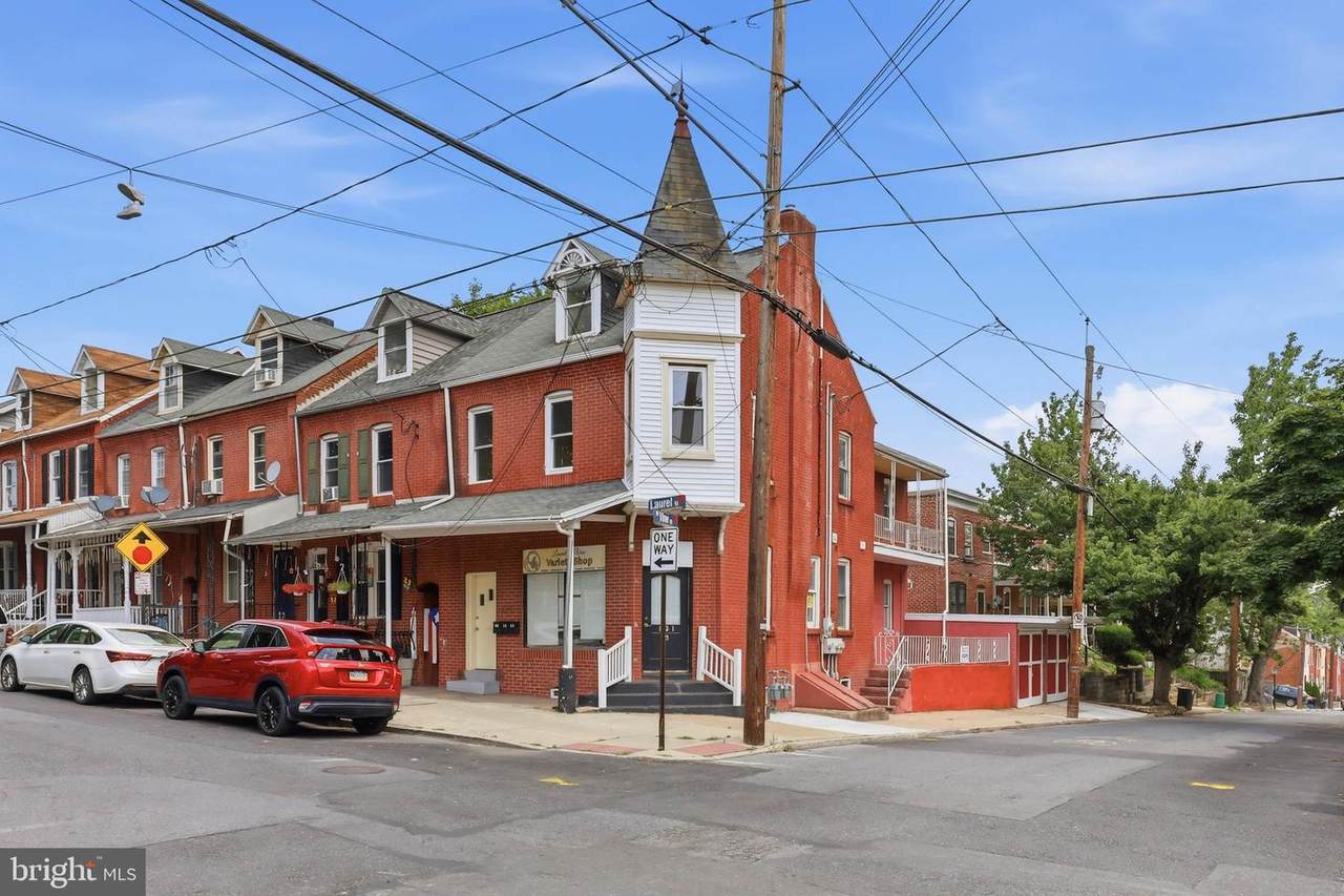 121 Laurel Street - Photo 1