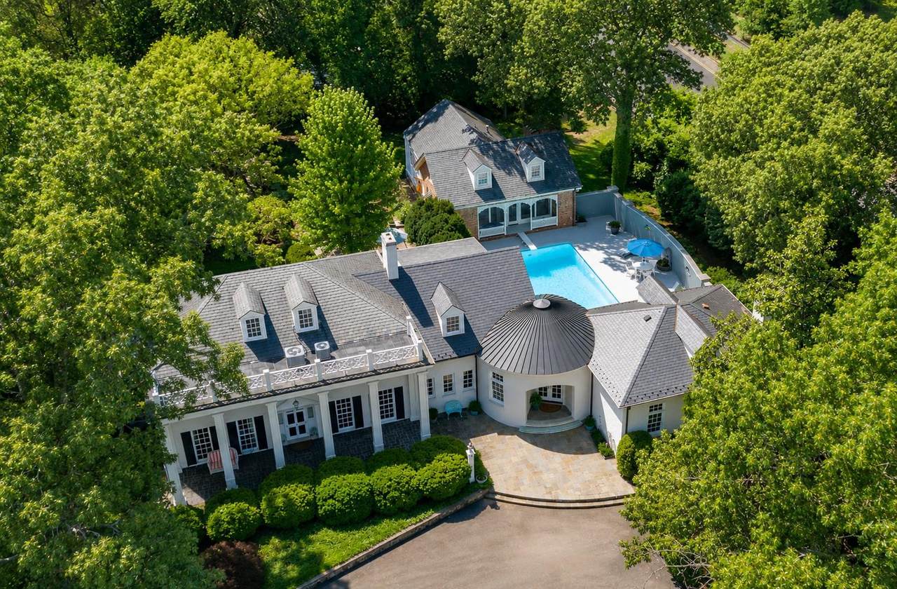 812 Beverly Drive - Photo 1