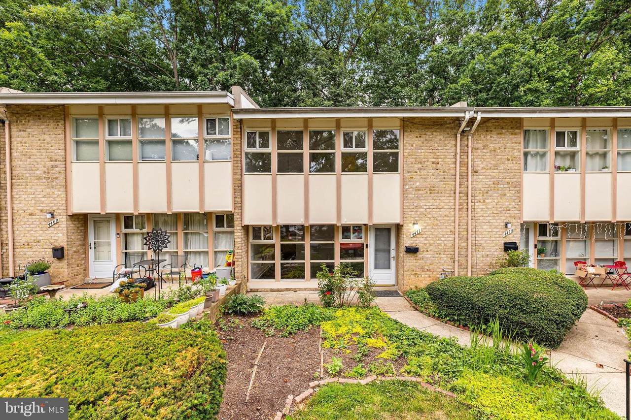 4471 Forest Glen Court - Photo 1