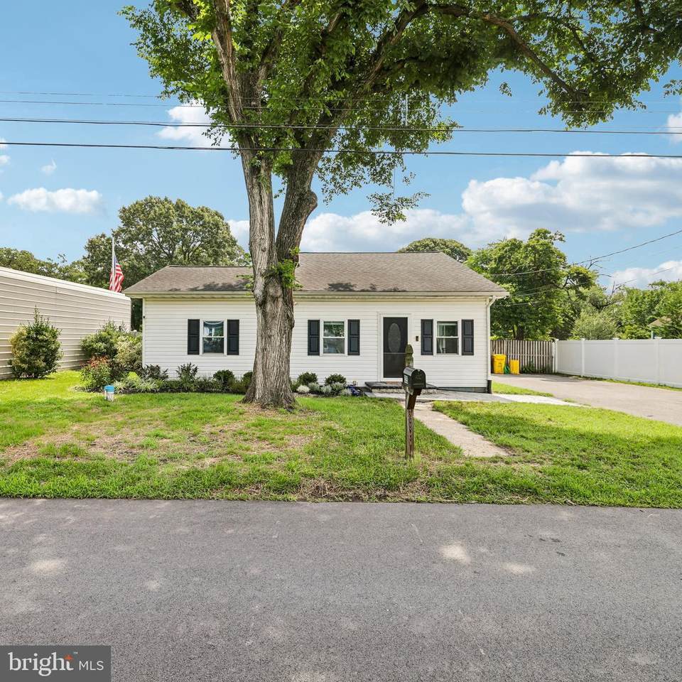 335 Beach Avenue - Photo 1