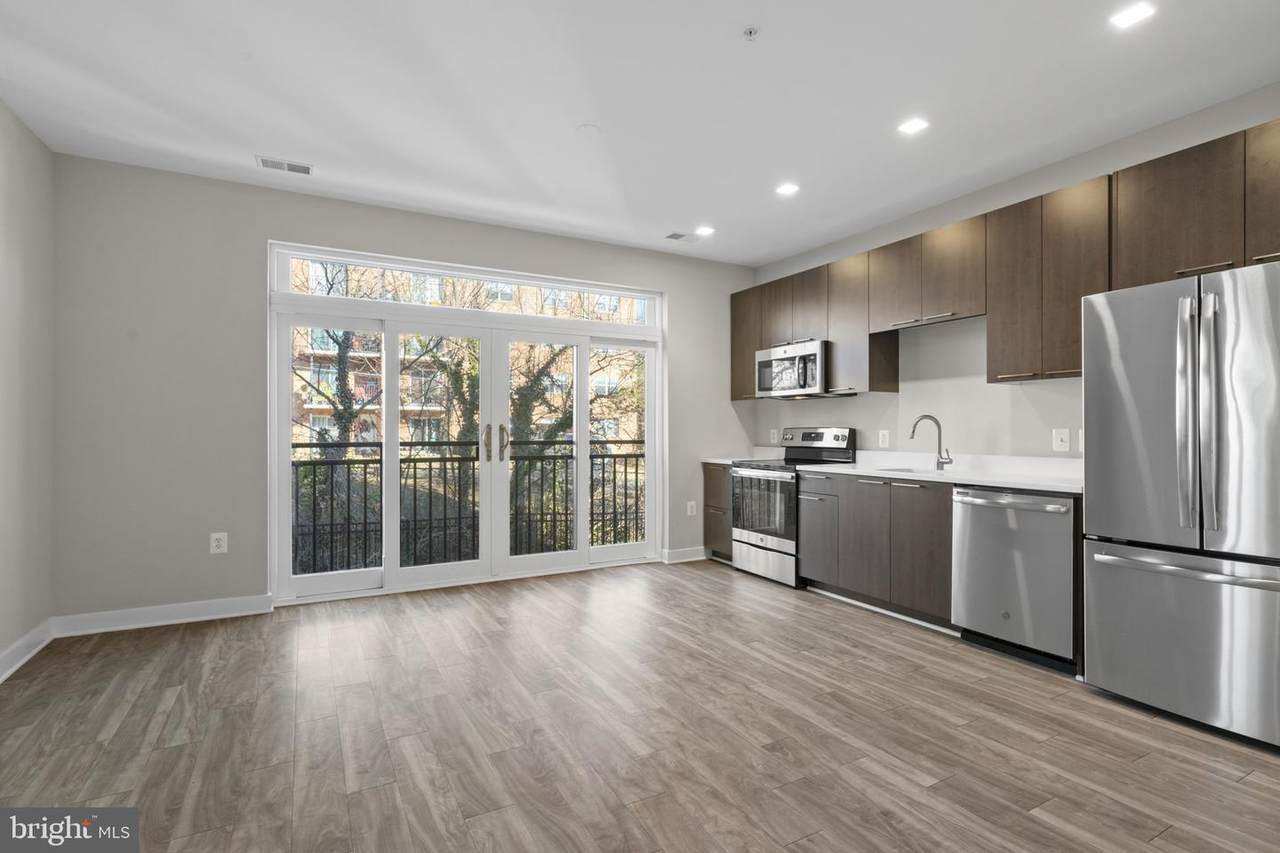 989 Buchanan Street - Photo 1