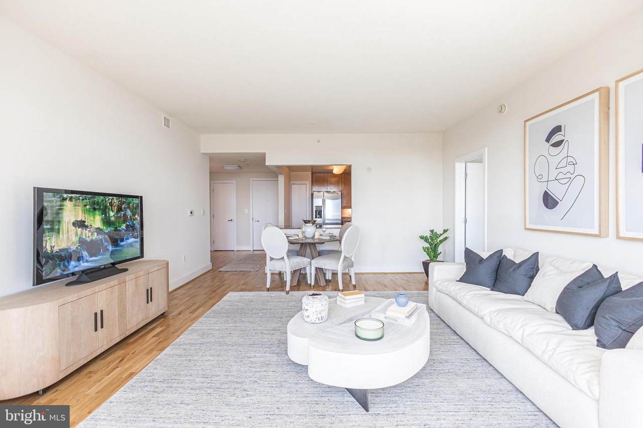 717 Chris Columbus Boulevard - Photo 1