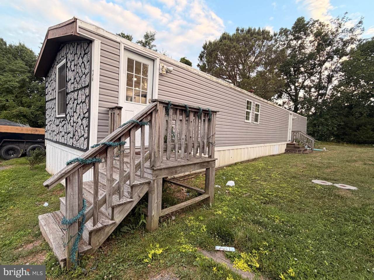 24 Carpenter - Photo 1