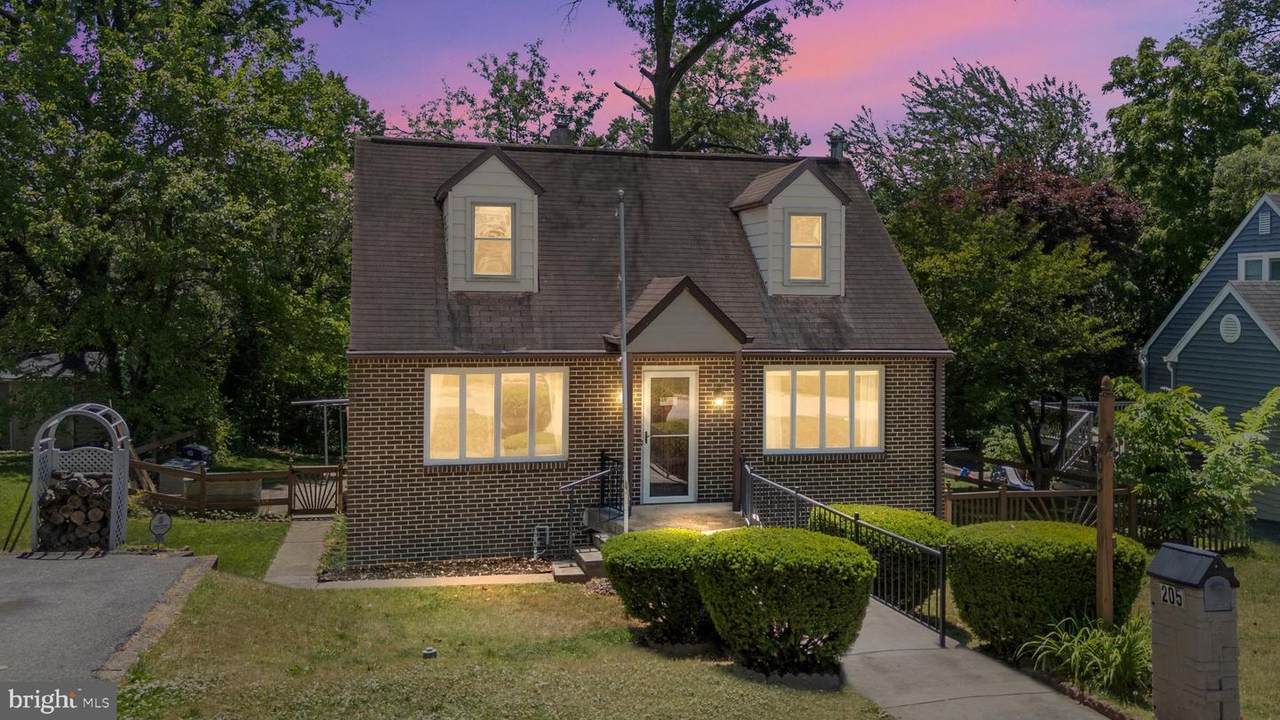 205 7TH Avenue - Photo 1