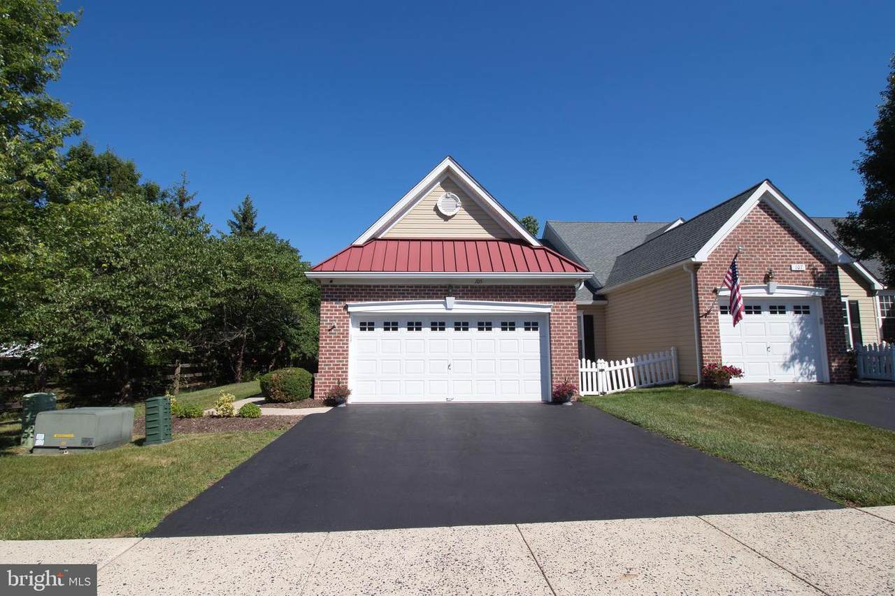 105 Devonshire Way - Photo 1