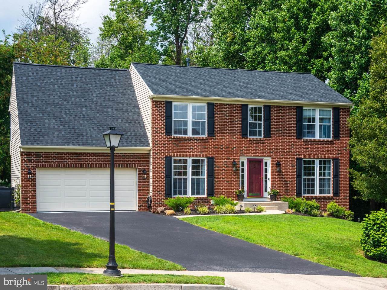 2 Huntington Court - Photo 1