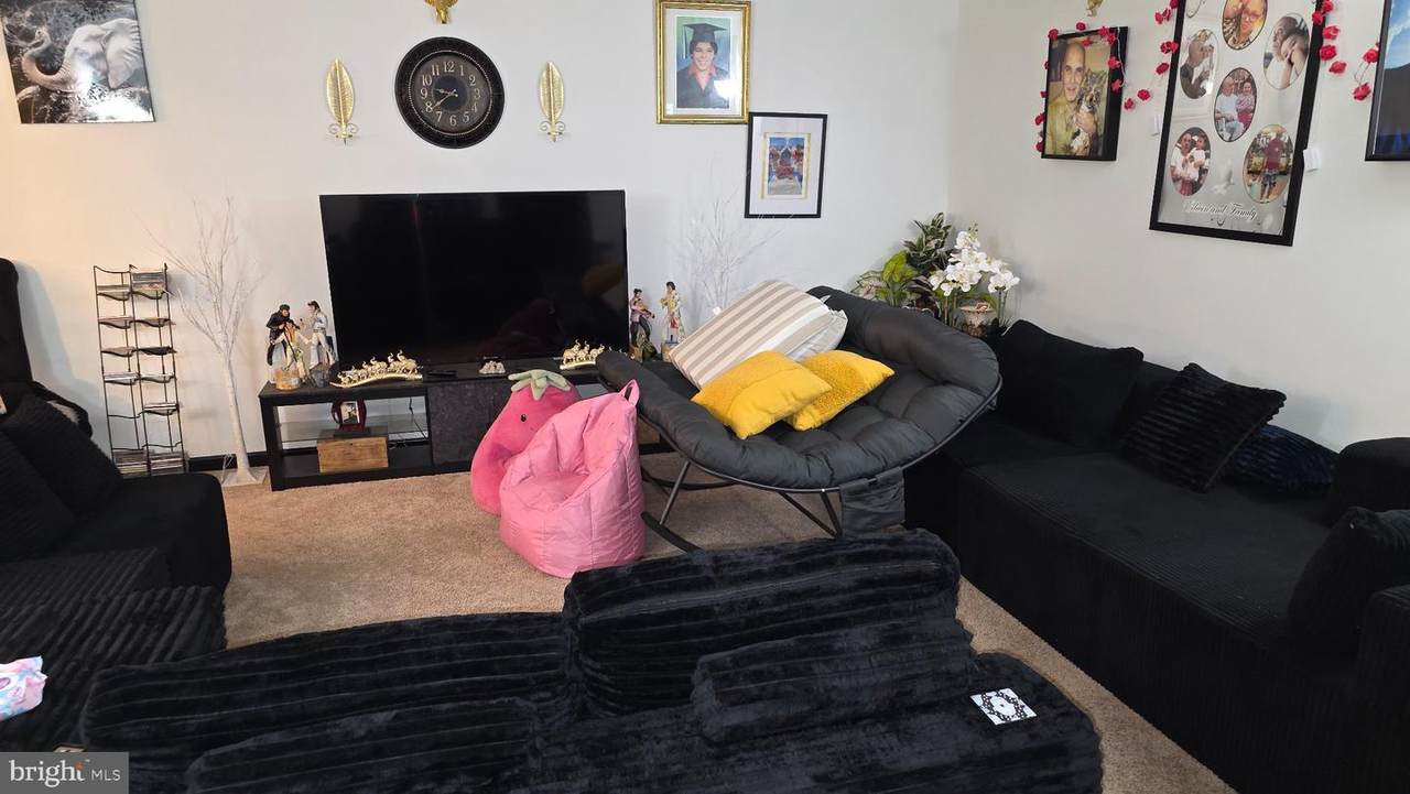 https://bt-photos.global.ssl.fastly.net/brightmls/orig_boomver_1_805105826438-2.jpg