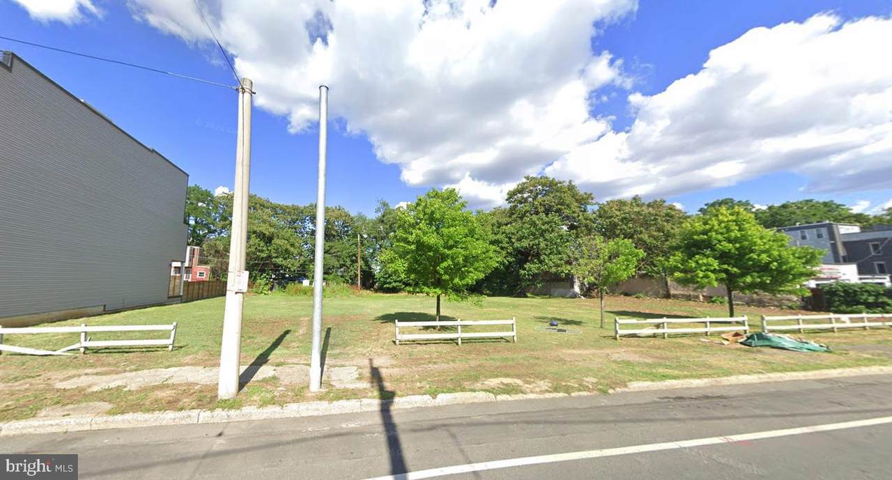 861 & 857 40TH Street - Photo 1