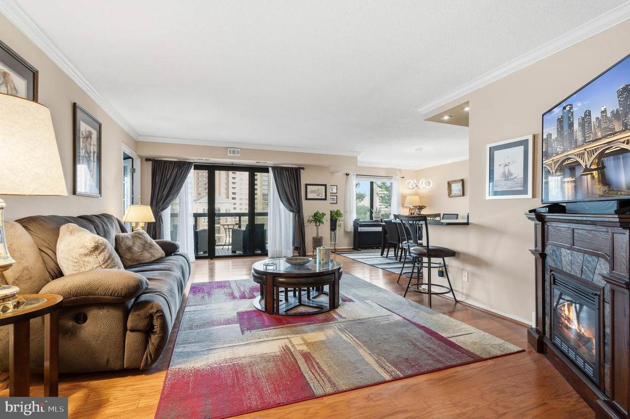 203 Yoakum Parkway - Photo 1