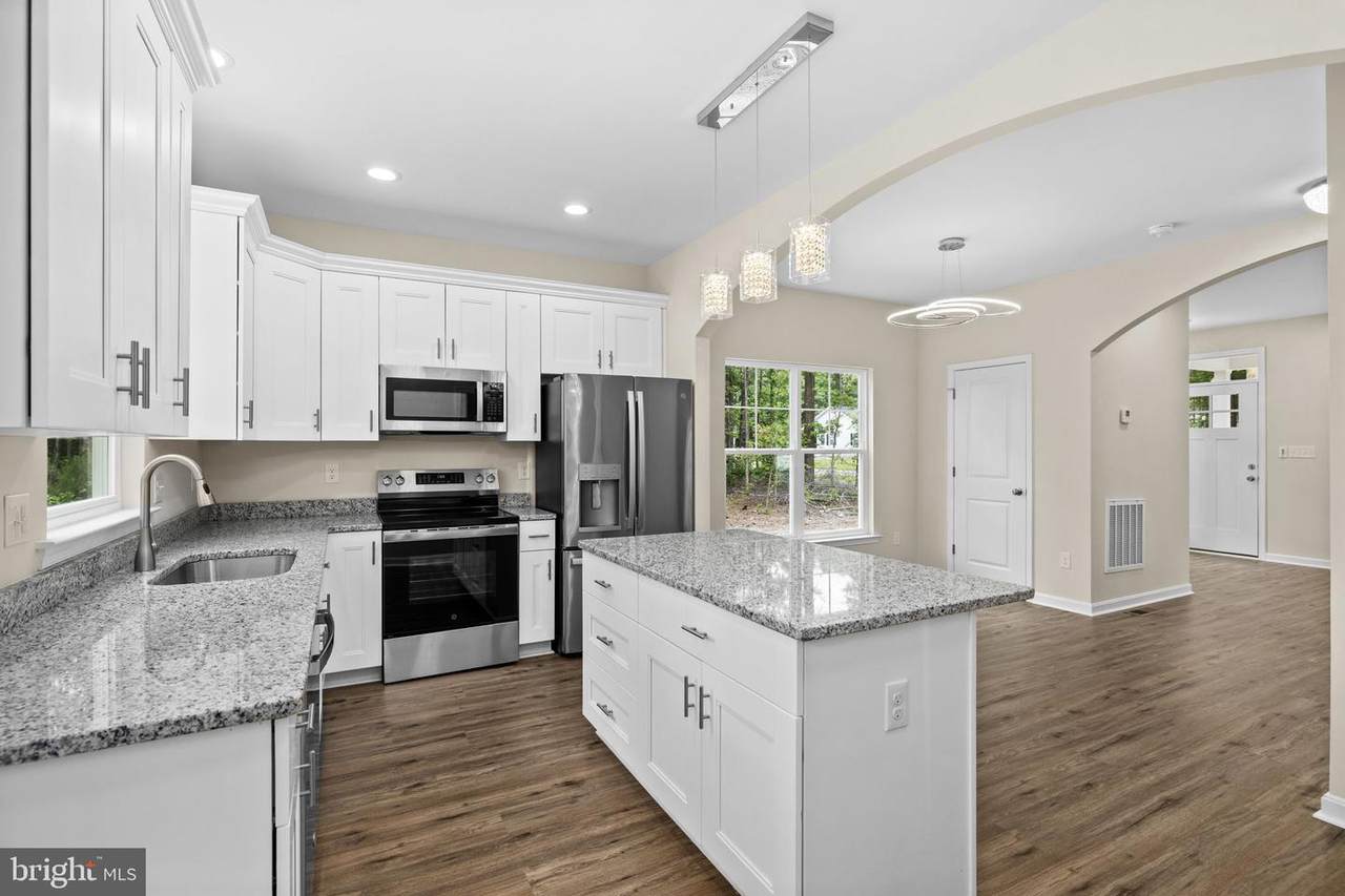 141 Yorktown Boulevard - Photo 1