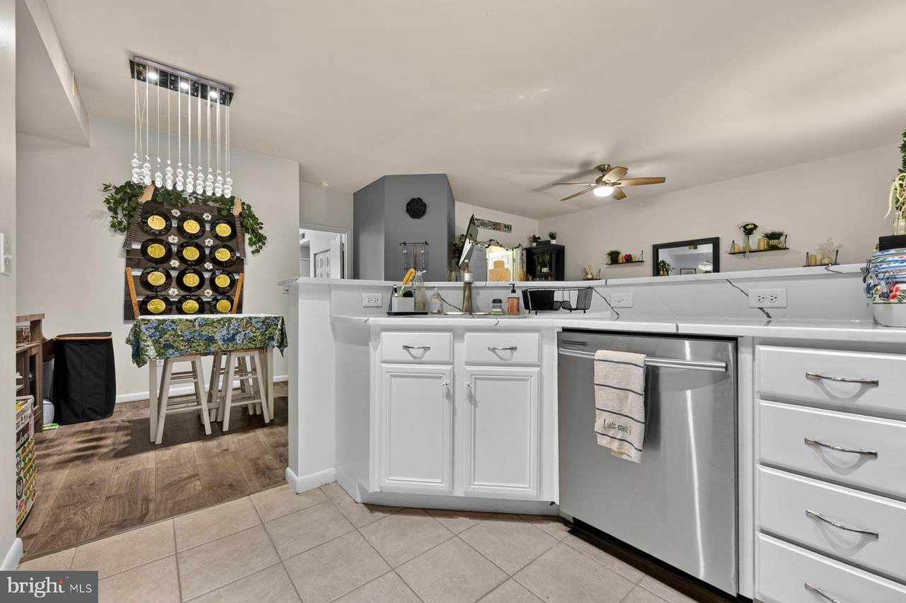 https://bt-photos.global.ssl.fastly.net/brightmls/1280_boomver_1_805116383210-2.jpg