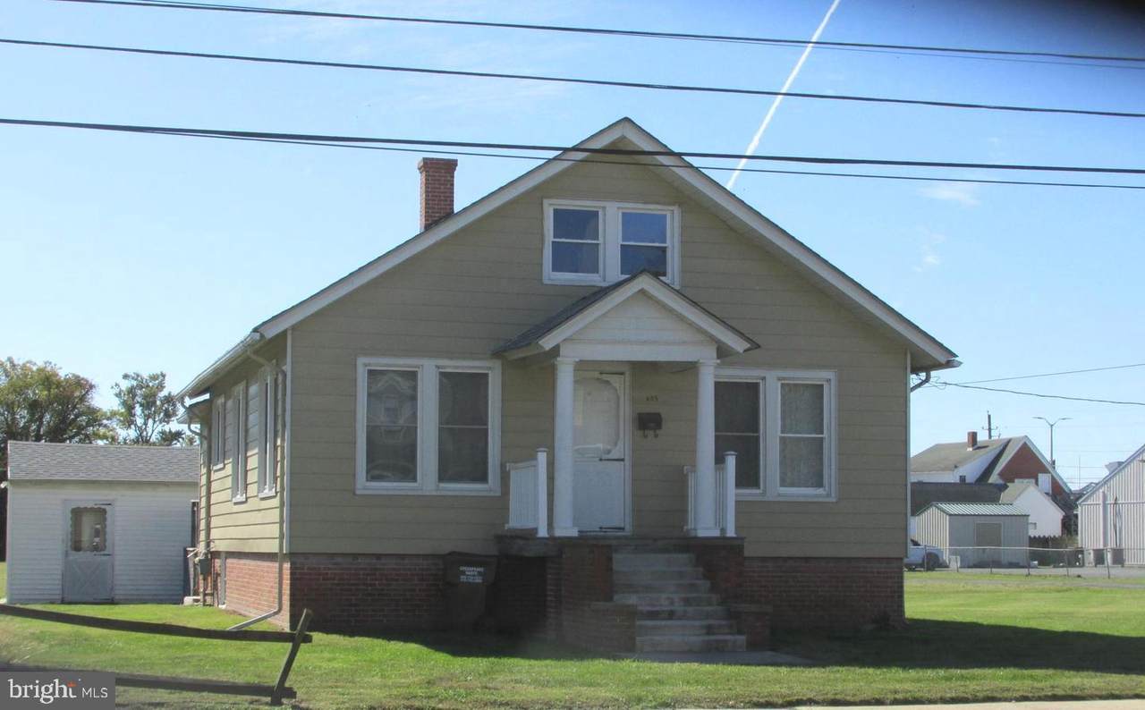 603 Roslyn Avenue - Photo 1