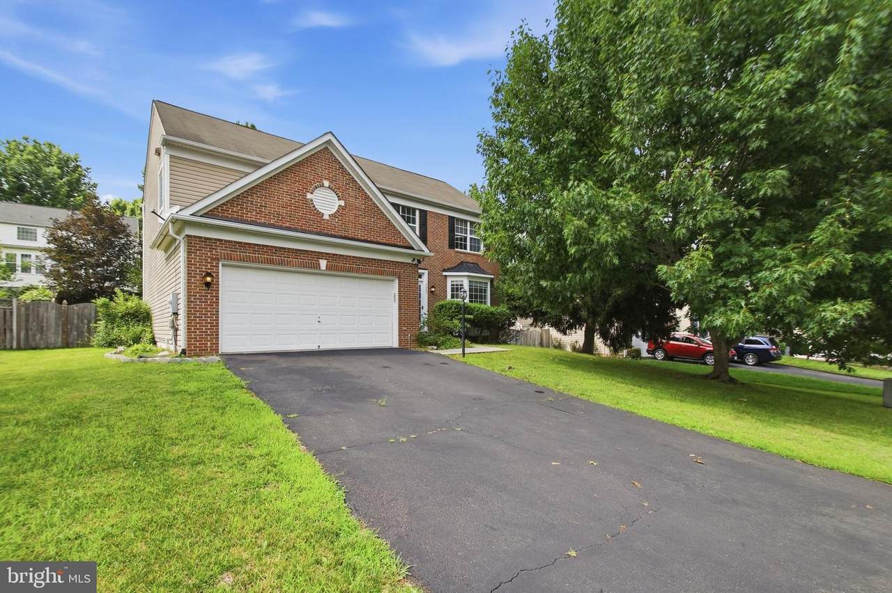 5880 Moonbeam Drive - Photo 1