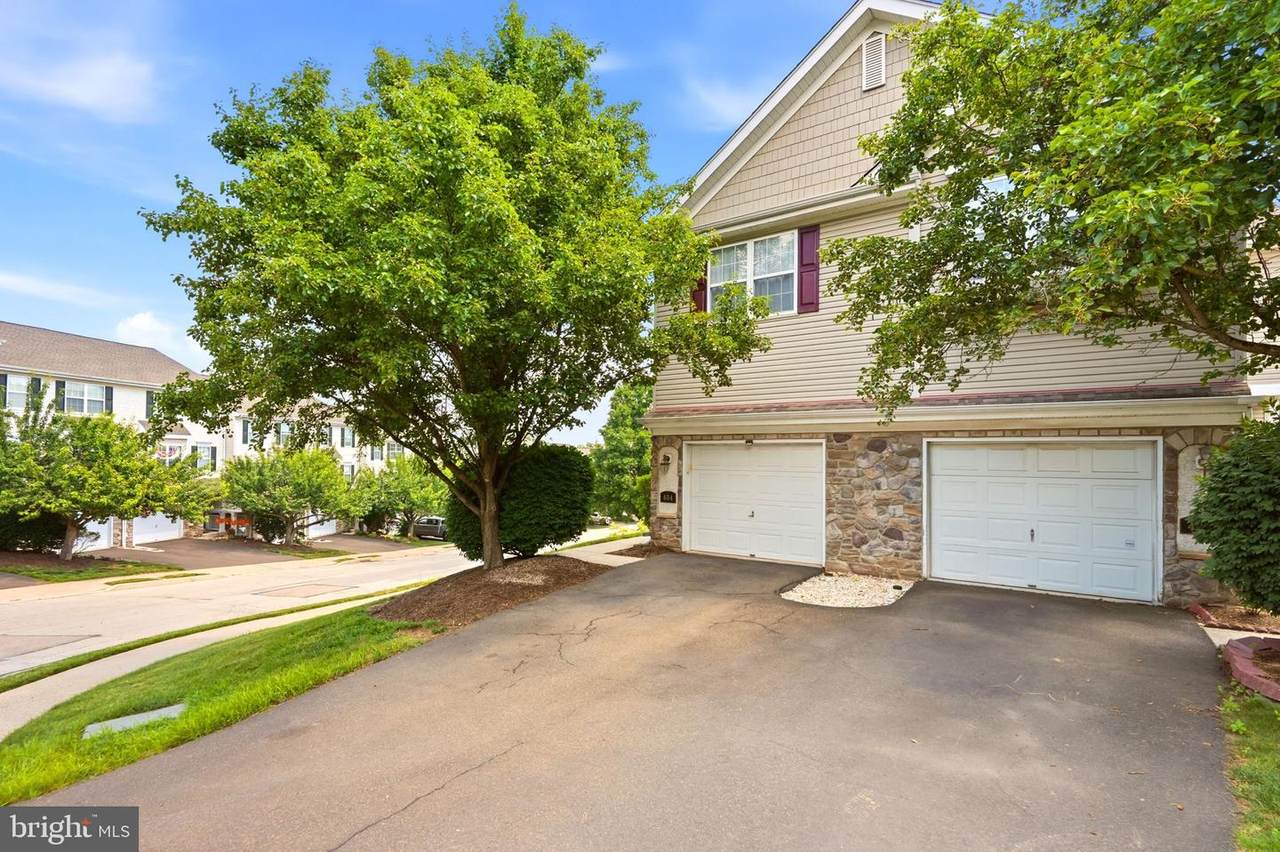 404 Fort Hill Circle - Photo 1