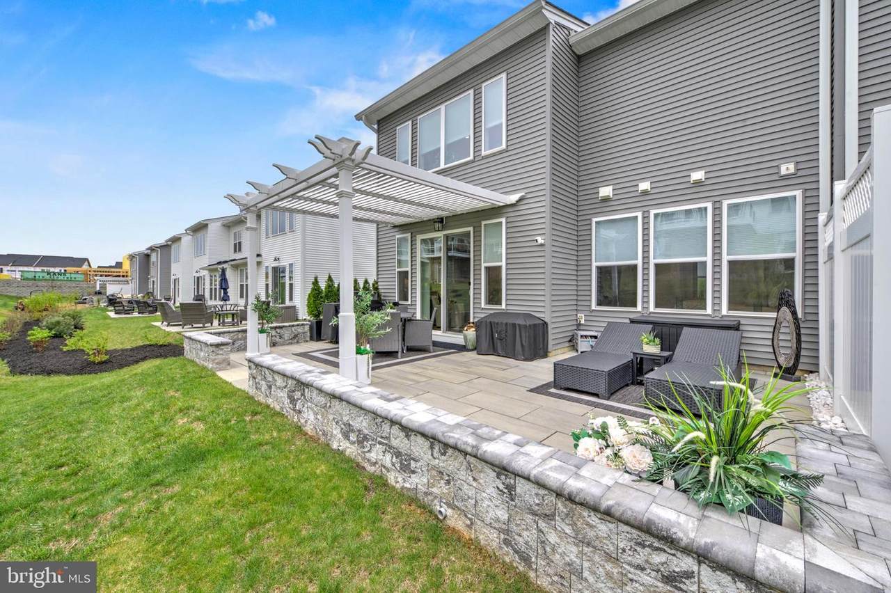 587 Trifecta Road - Photo 1