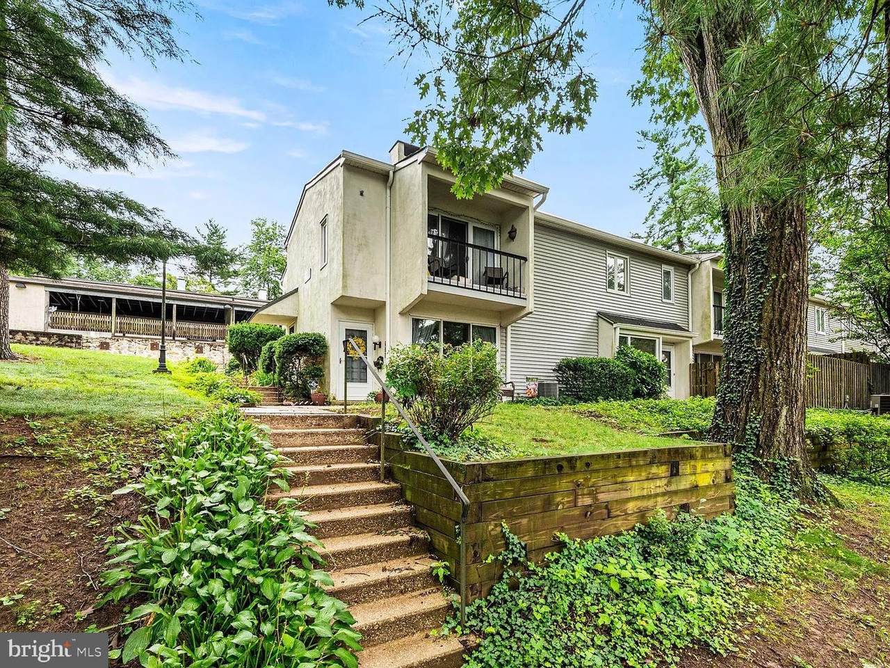 239 Chelsea Circle - Photo 1