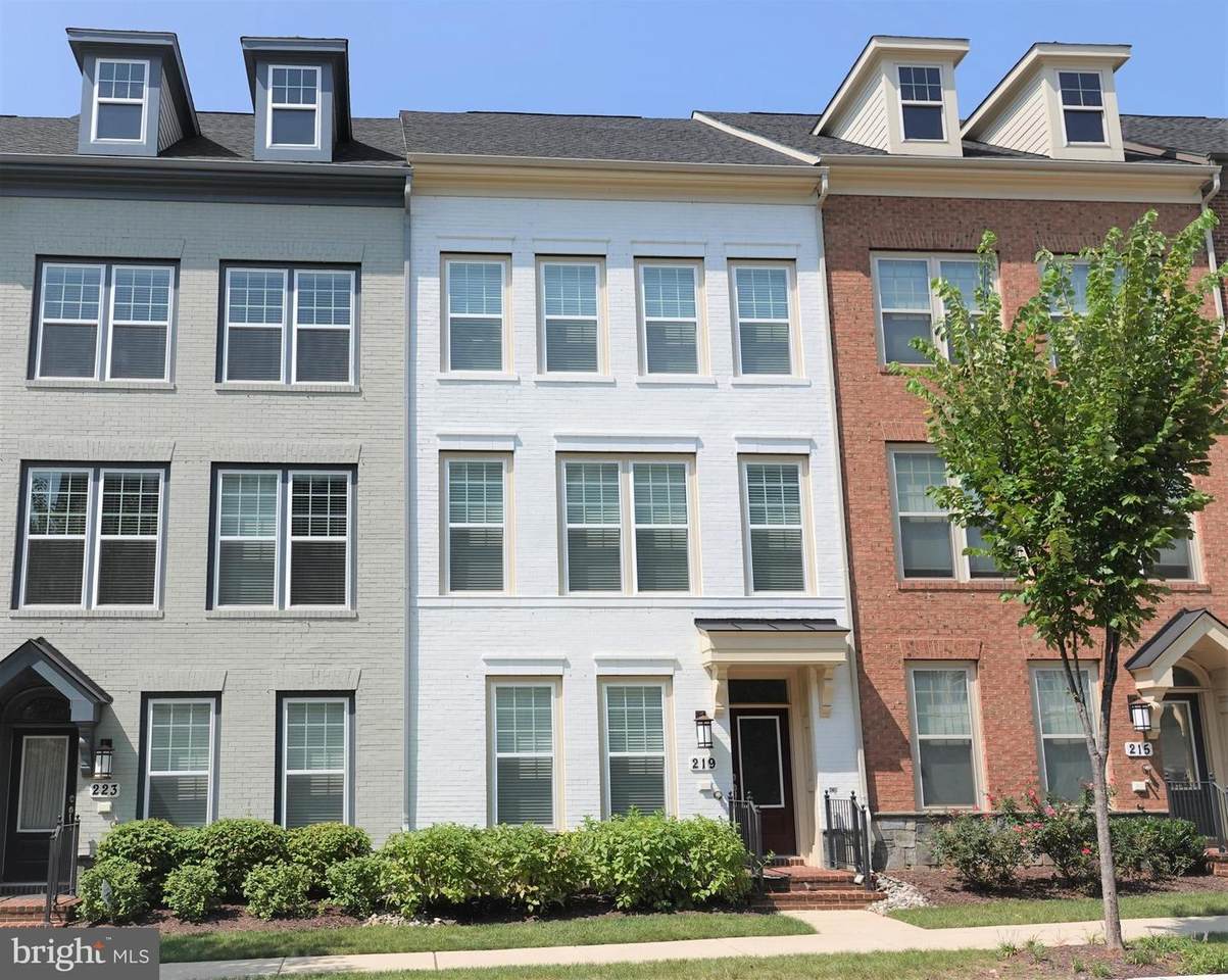 219 Baldwin Street - Photo 1