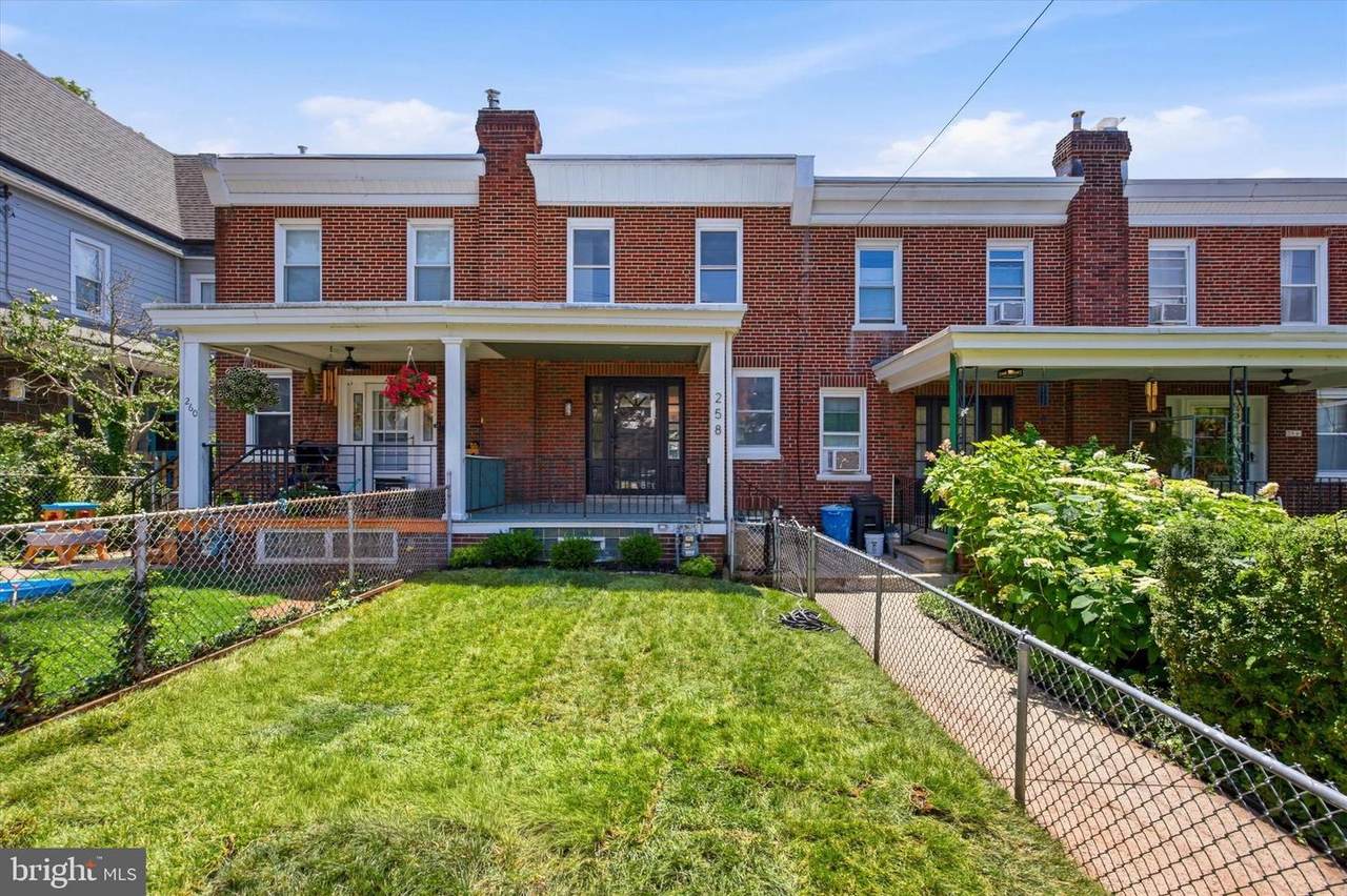 258 Rochelle Avenue - Photo 1
