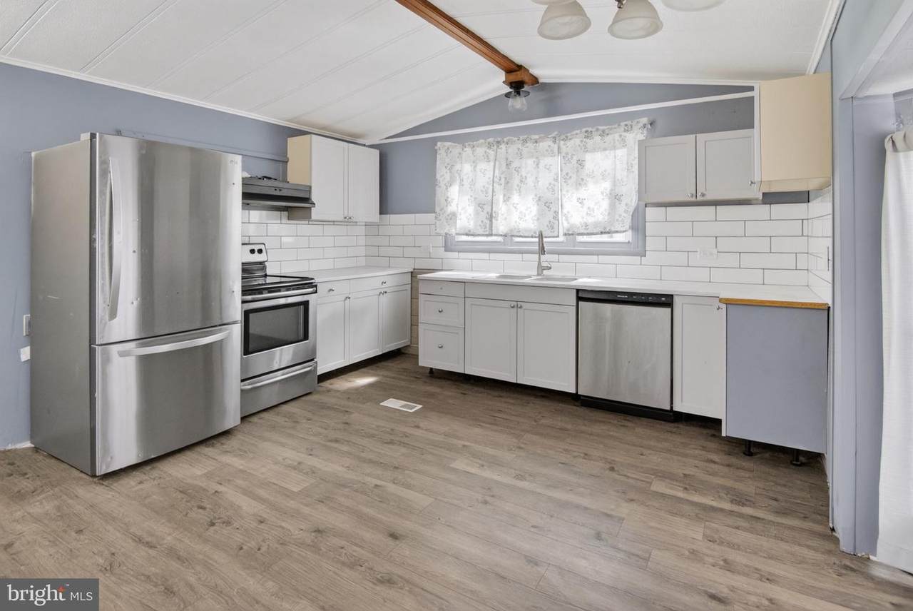 23 Maple Dr - Photo 1