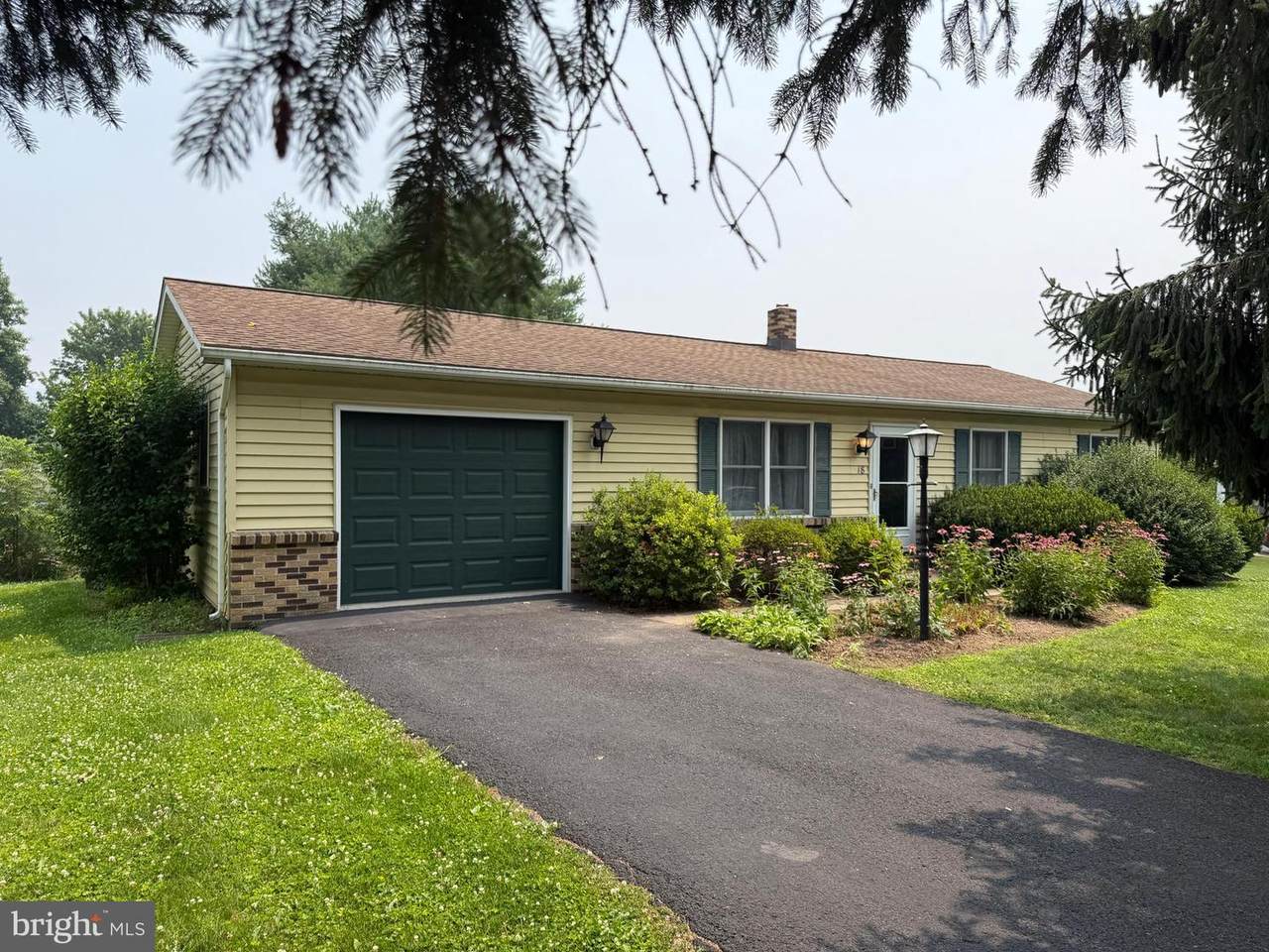 18 Bonnie Lane - Photo 1