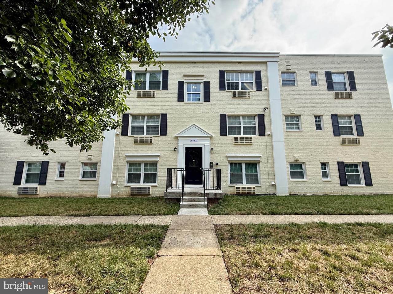 2237 Farrington Avenue - Photo 1