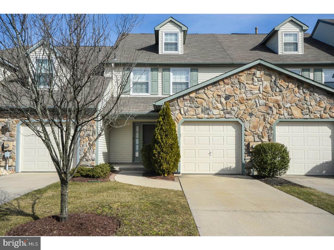 102 Hazelwood Lane - Photo 1