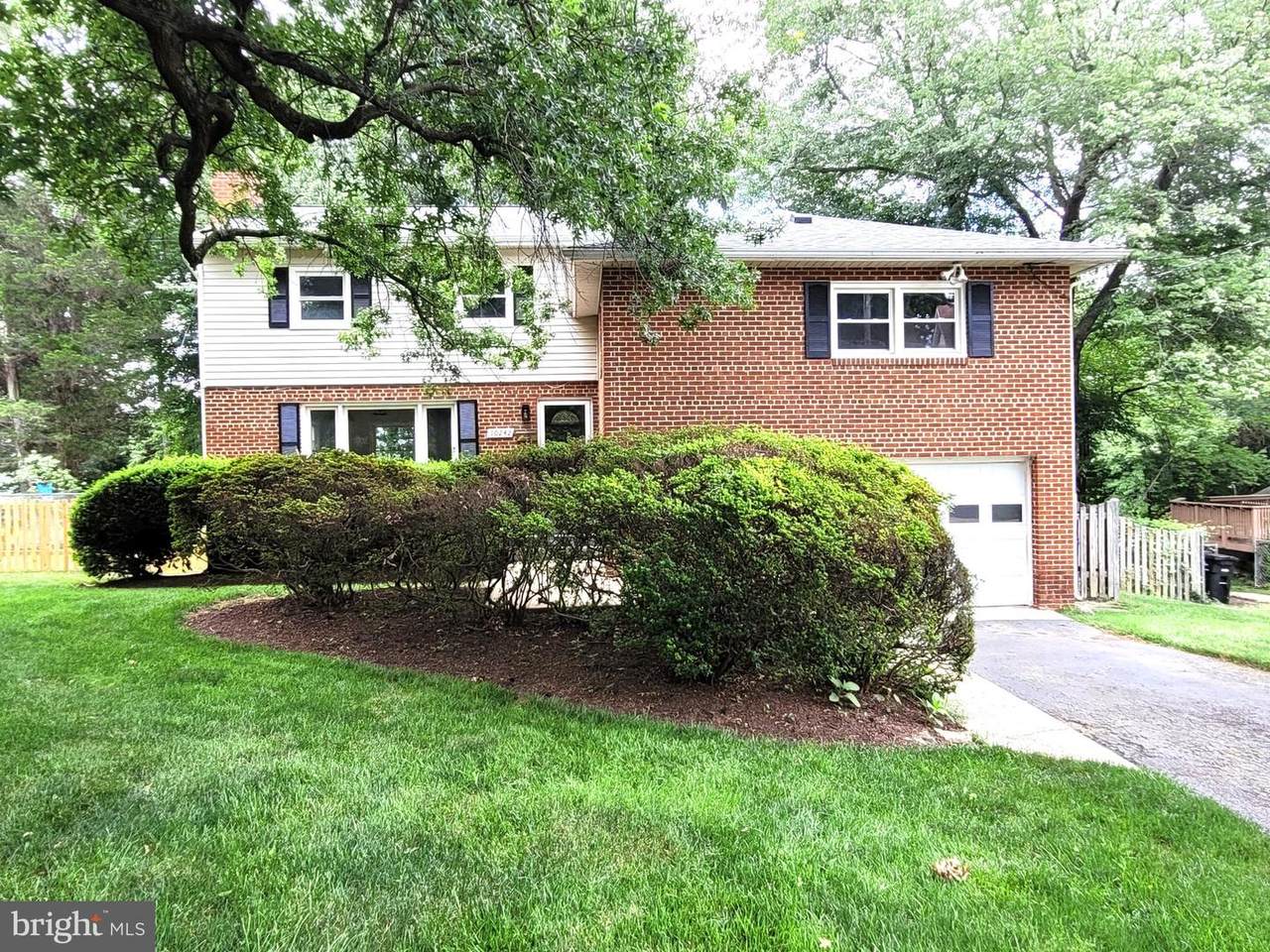 10242 Stratford Avenue - Photo 1