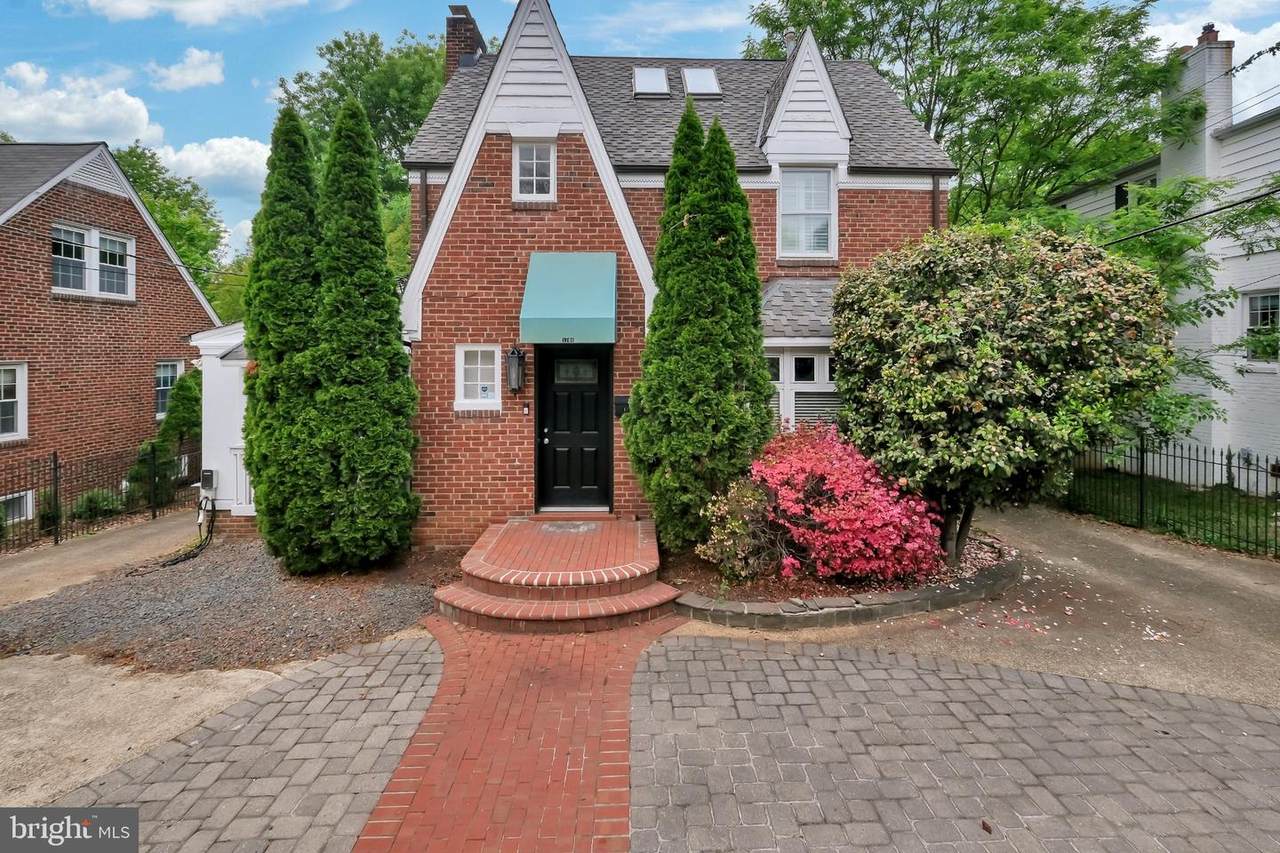 1706 Glebe Road - Photo 1