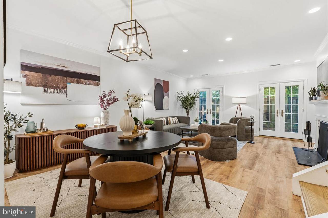1614 Beekman Place - Photo 1