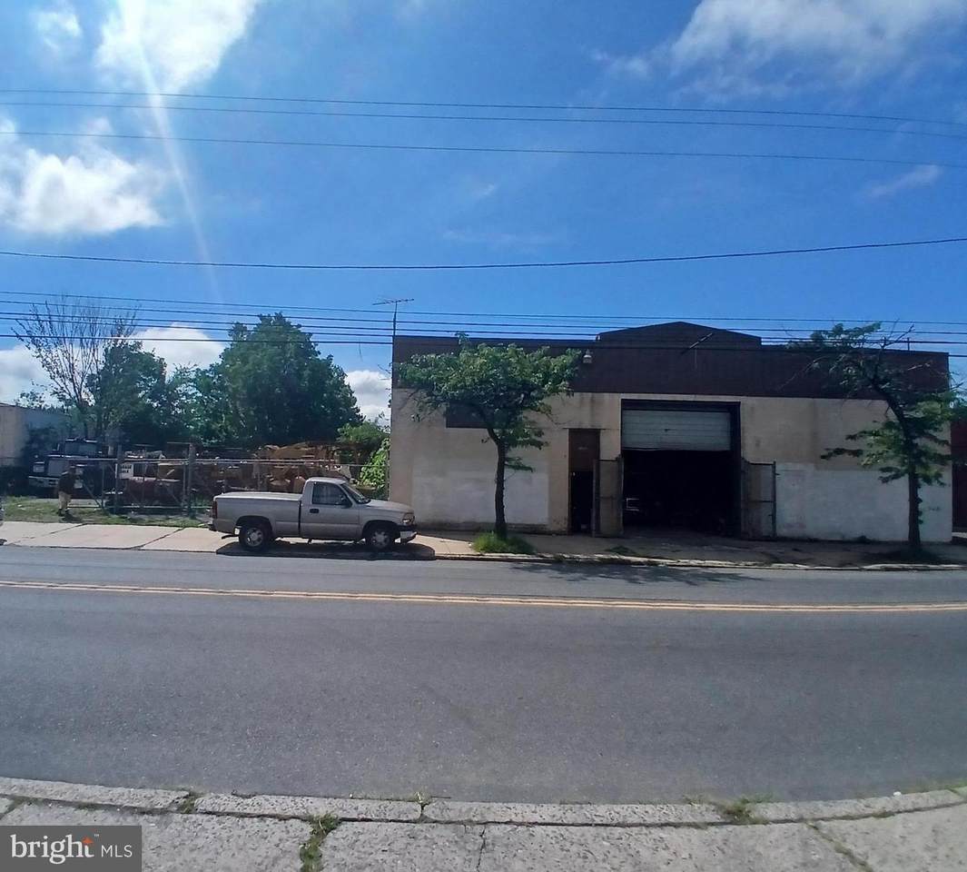 1023 9TH Street - Photo 1