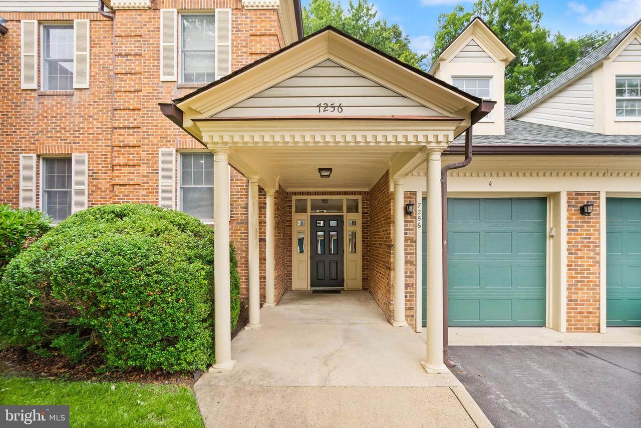 7256 Glen Hollow Court - Photo 1