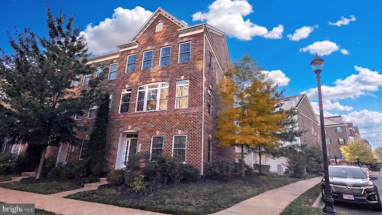 3179 John Glenn - Photo 1