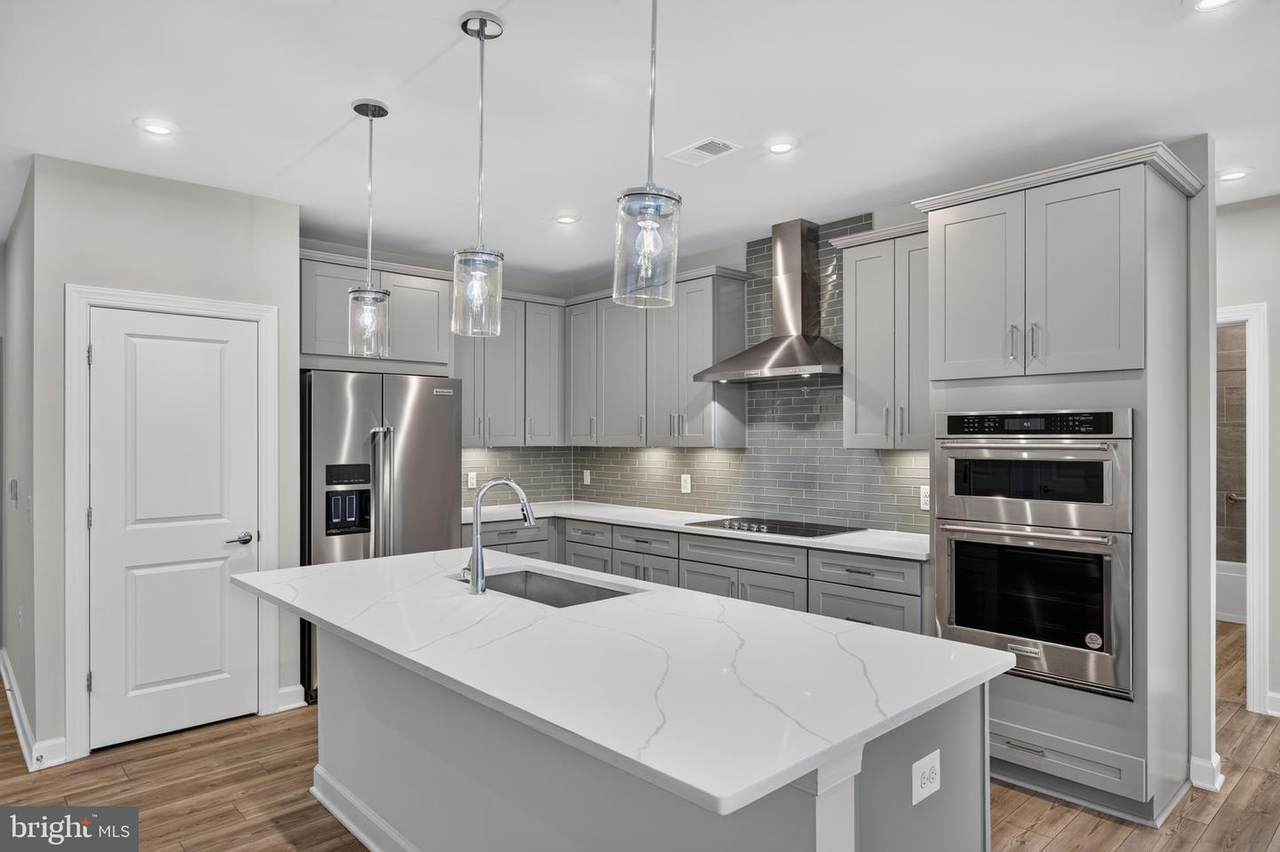 21630 Hawksbill High Circle - Photo 1