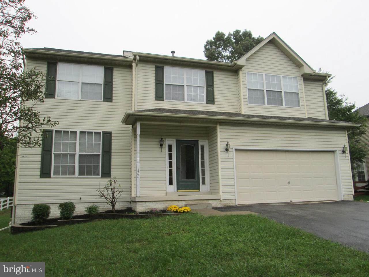 1300 Treasure Dr. - Photo 1