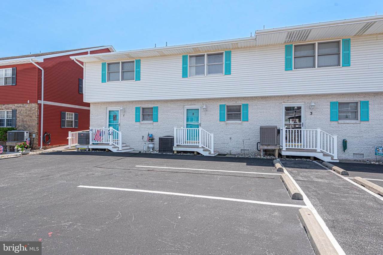 607 Bayshore Court - Photo 1