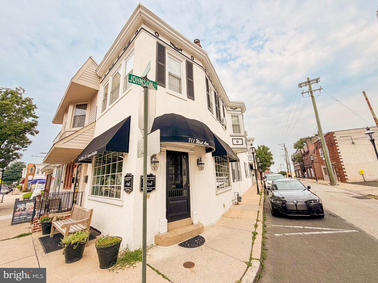 711 West Avenue - Photo 1