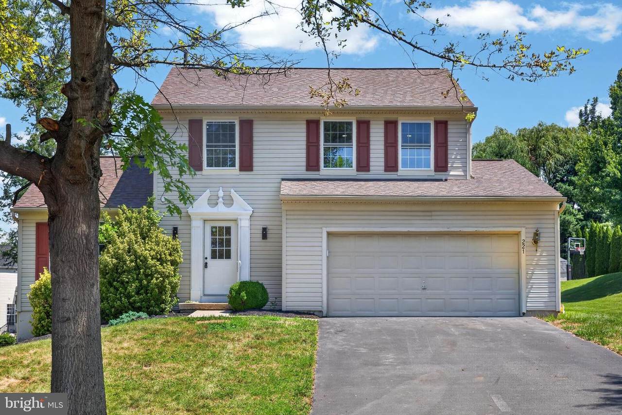 221 Flagstone Circle - Photo 1