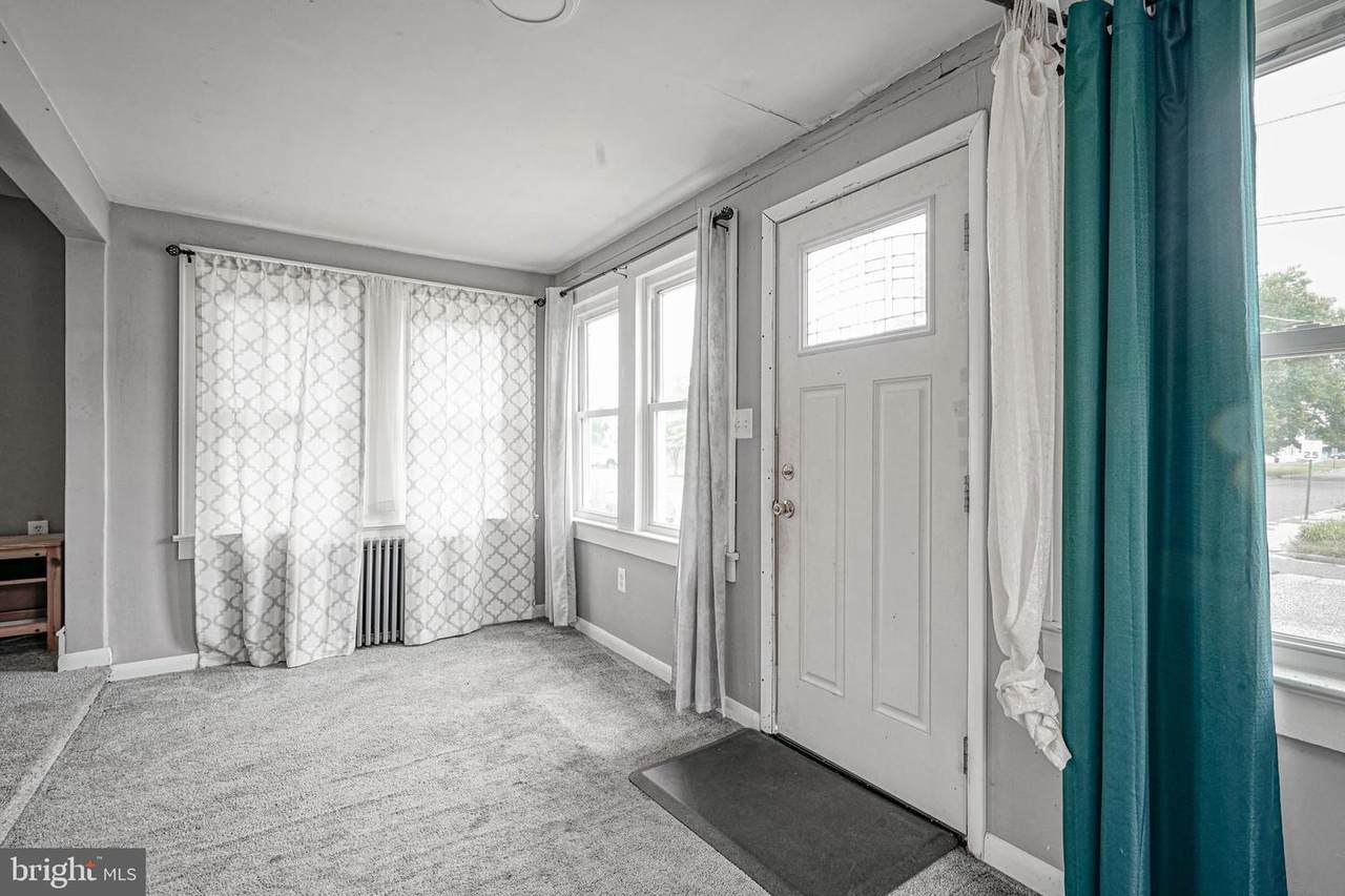 https://bt-photos.global.ssl.fastly.net/brightmls/1280_boomver_1_805150903552-2.jpg
