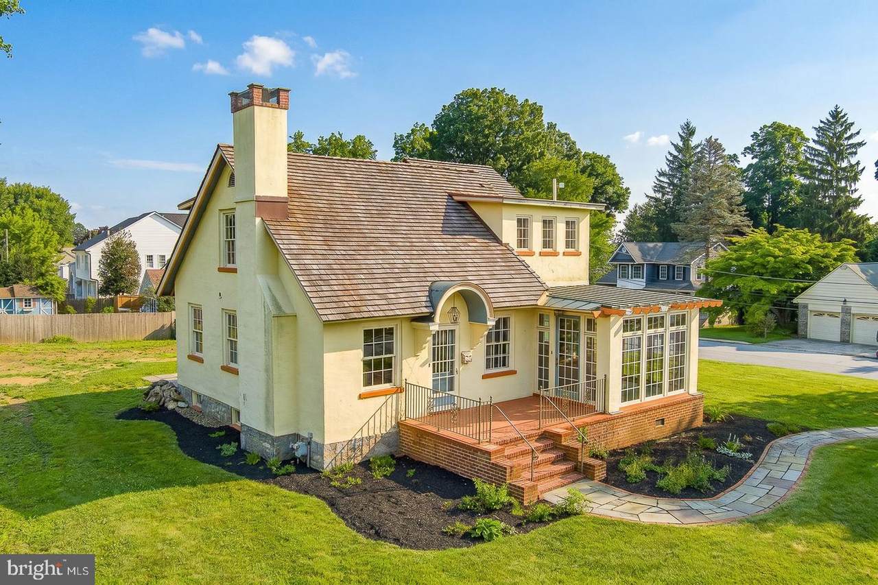 307 Monument Avenue - Photo 1