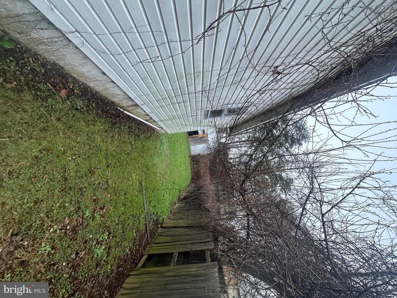 https://bt-photos.global.ssl.fastly.net/brightmls/orig_boomver_1_805154420304-2.jpg