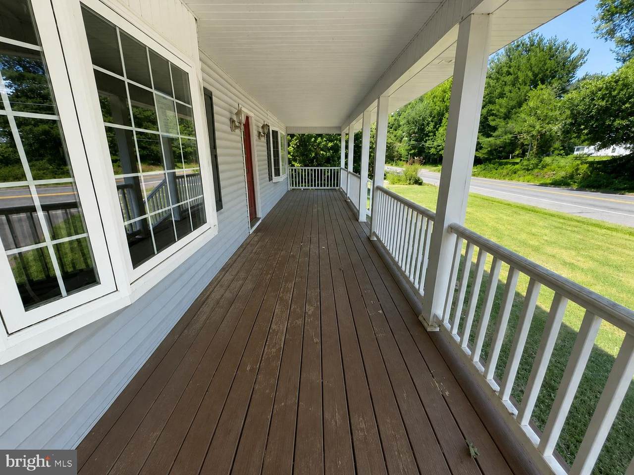 https://bt-photos.global.ssl.fastly.net/brightmls/1280_boomver_1_805157466402-2.jpg