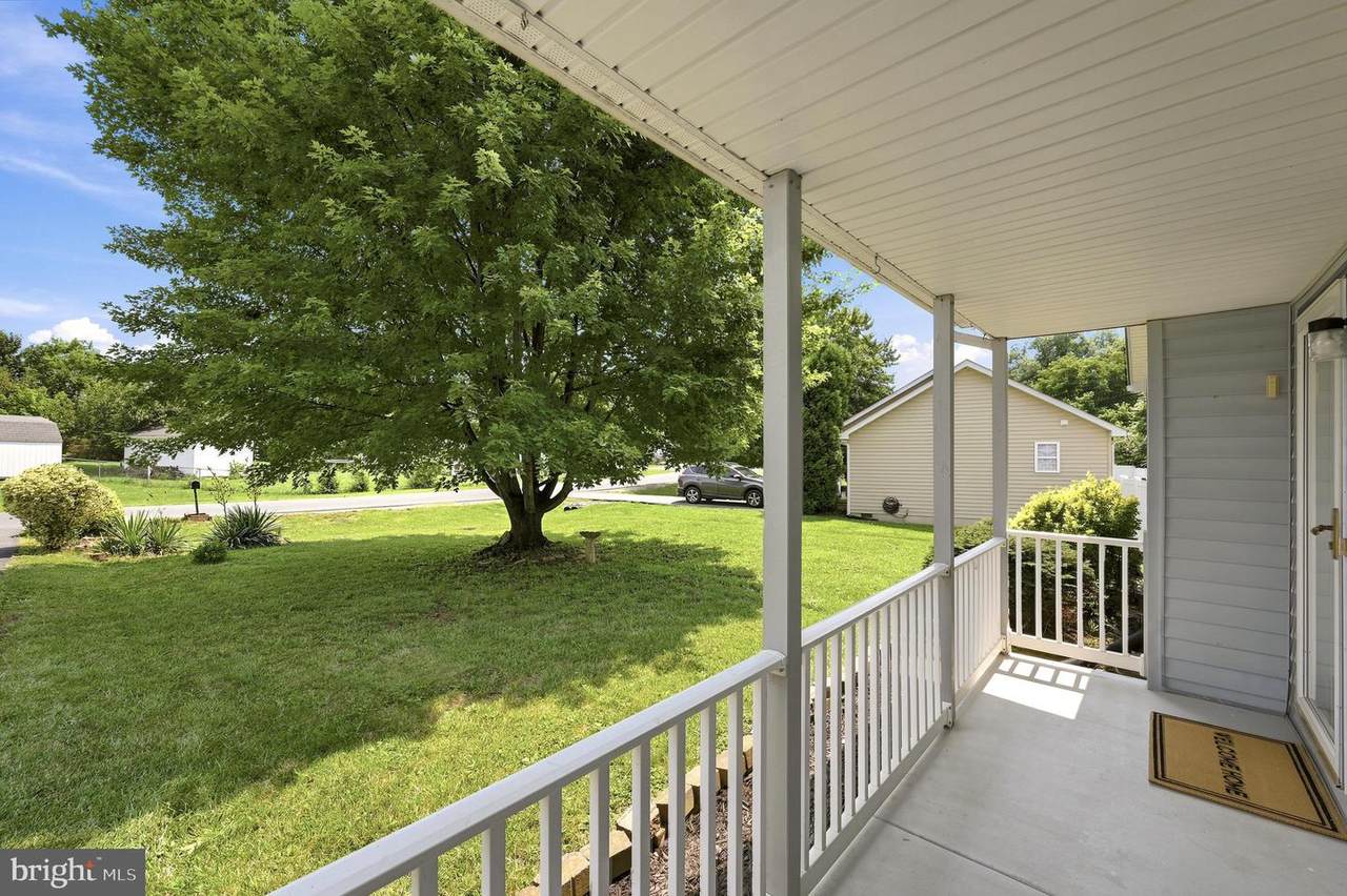 https://bt-photos.global.ssl.fastly.net/brightmls/1280_boomver_1_805158379698-2.jpg