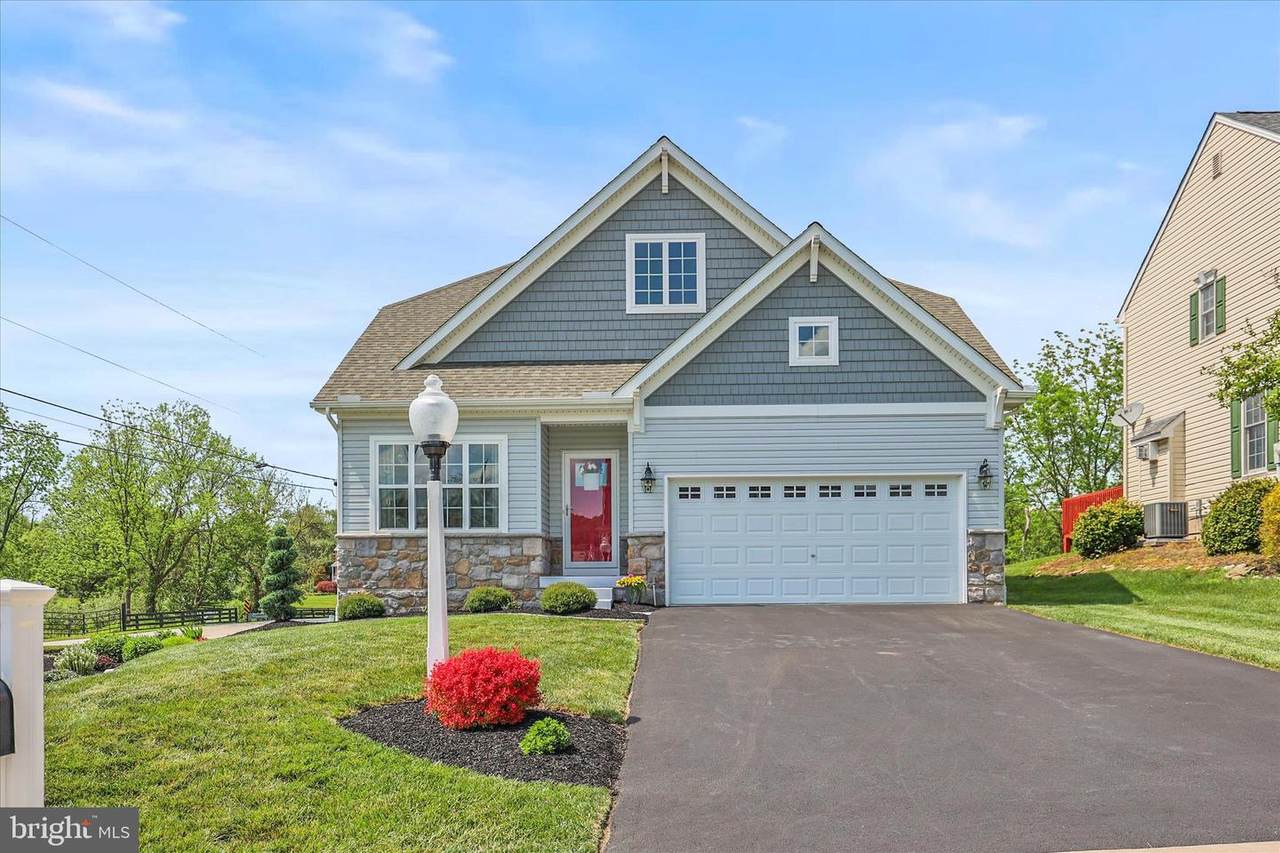 5 Surrey Lane - Photo 1