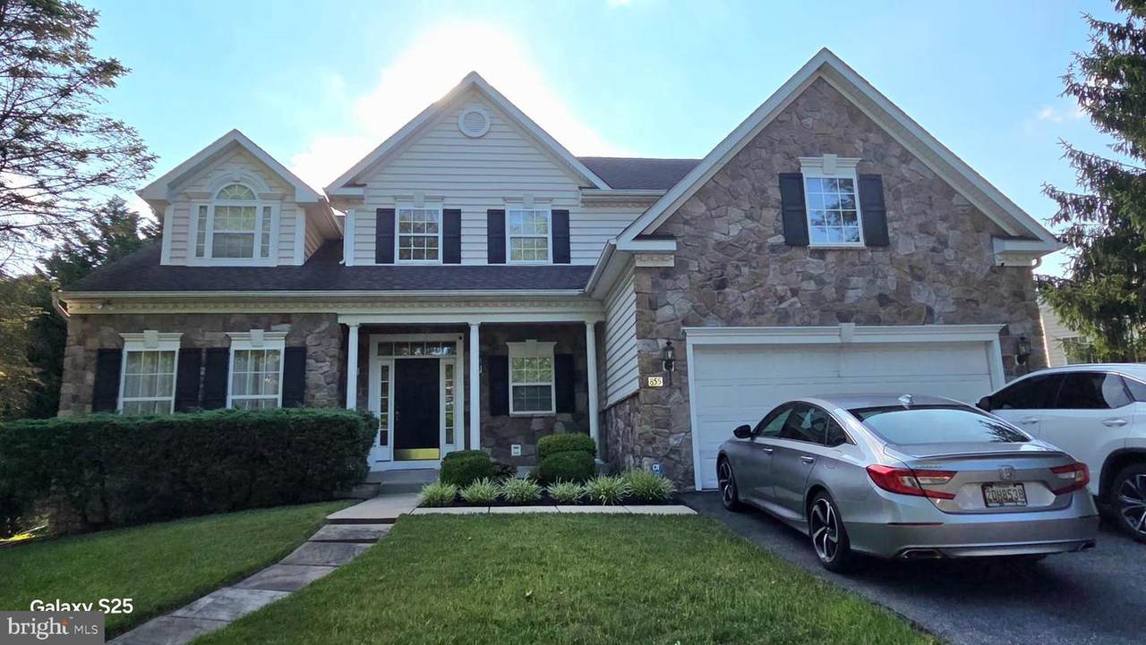 855 Queens Park Drive - Photo 1