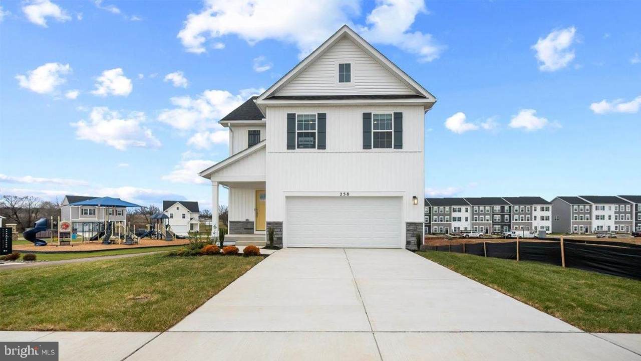 402 Eclipse Street - Photo 1