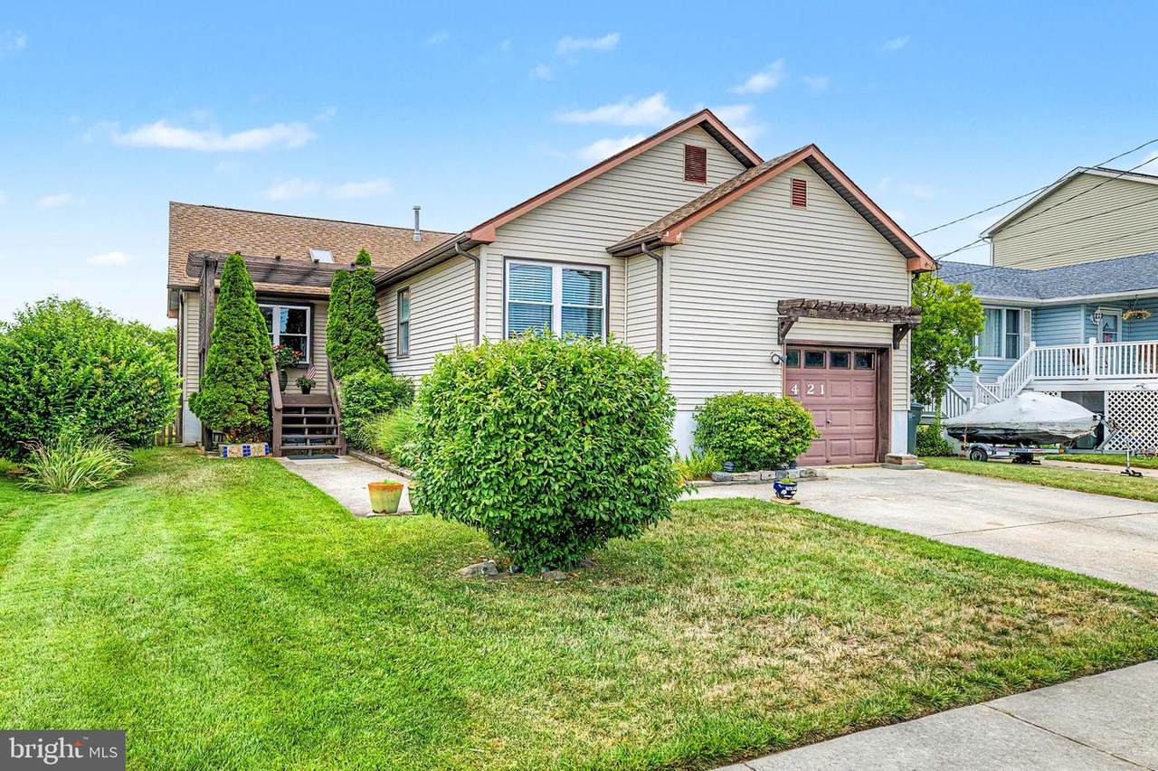 1421 Sheridan Boulevard - Photo 1