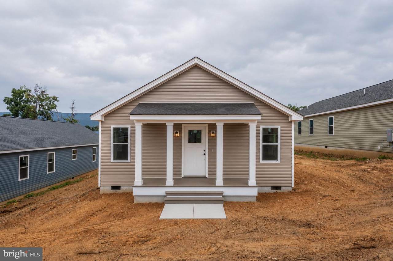 391 Trenton Ave. - Photo 1
