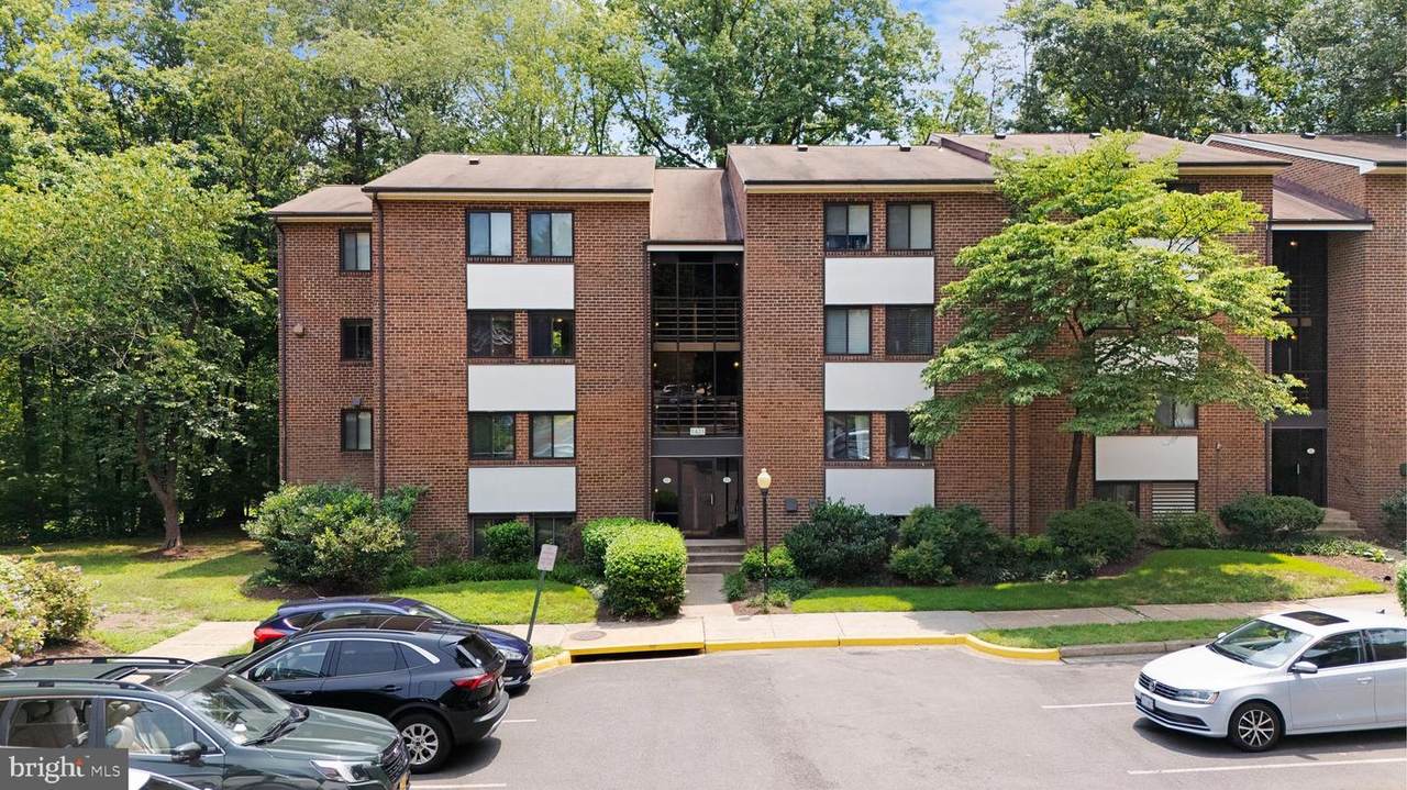 1423 Northgate Square - Photo 1