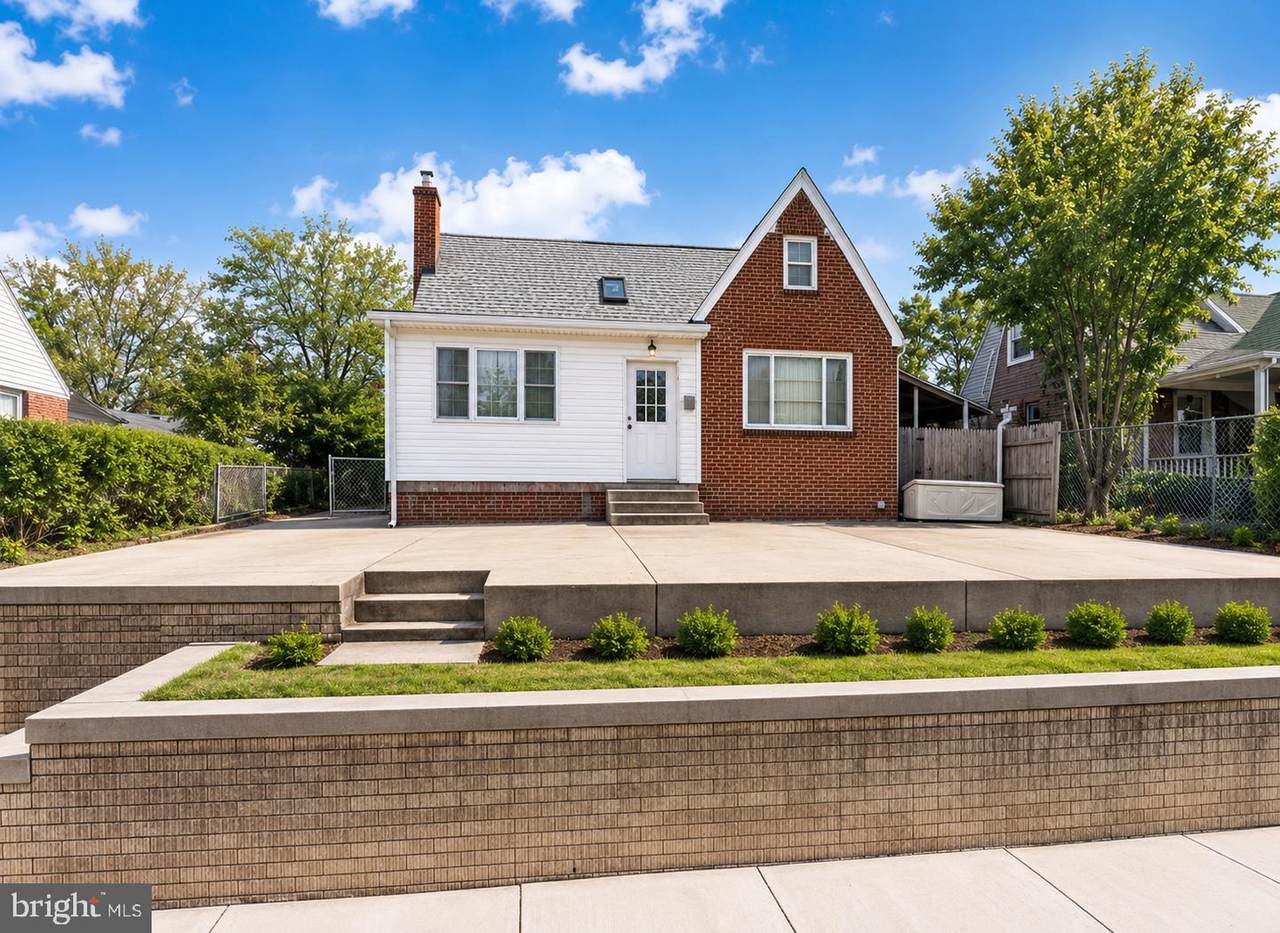607 University Boulevard - Photo 1