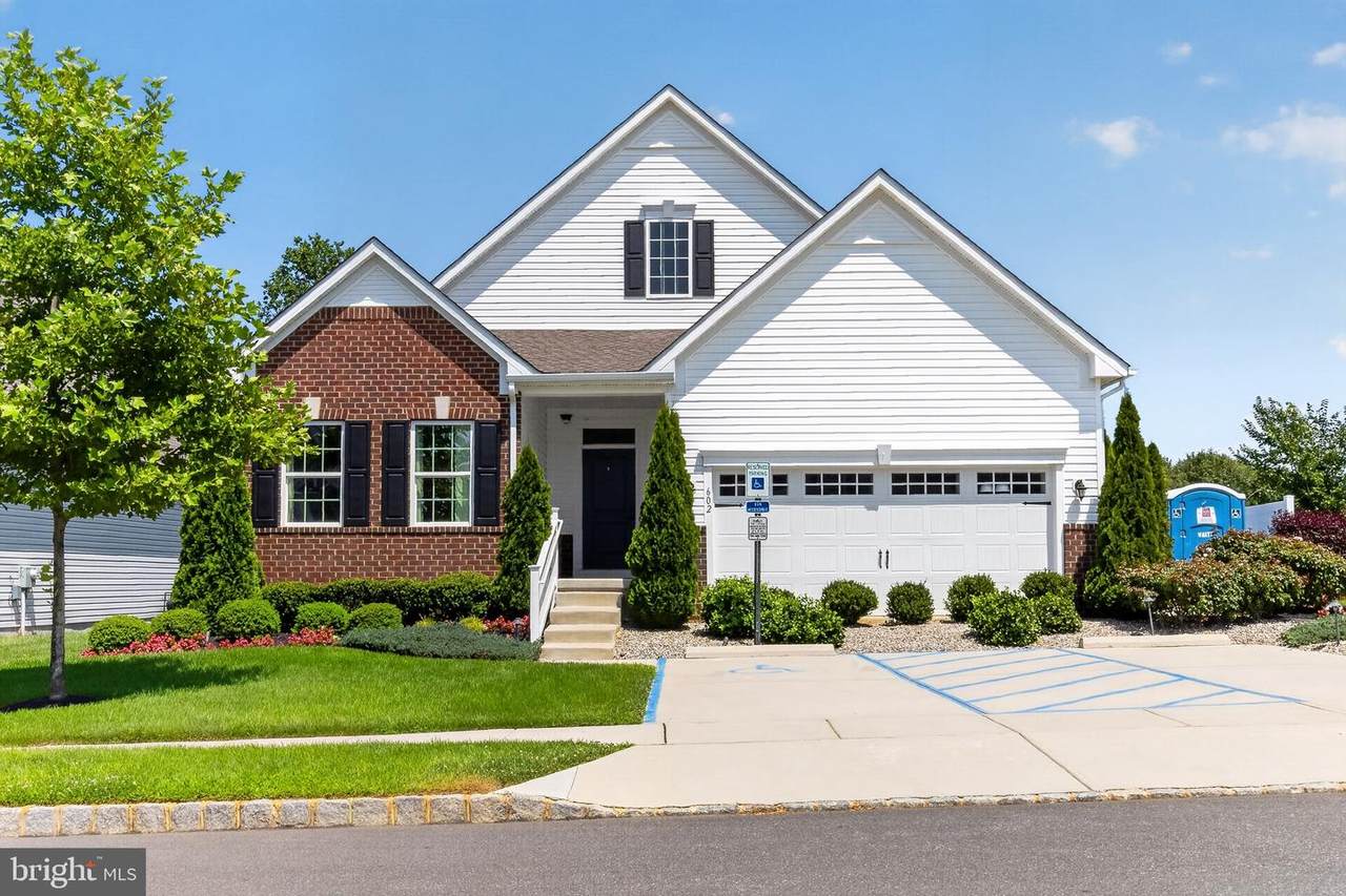 602 Van Buren Court - Photo 1